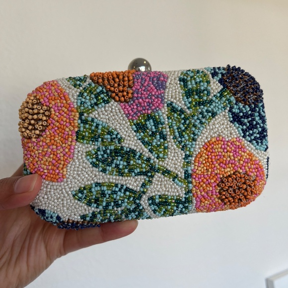 Multi-beaded clutch - Picture 4 of 16